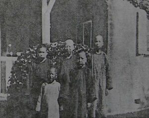 Boys at Siao Kan – a photo from Wu’s visit. (Leper Quarterly)